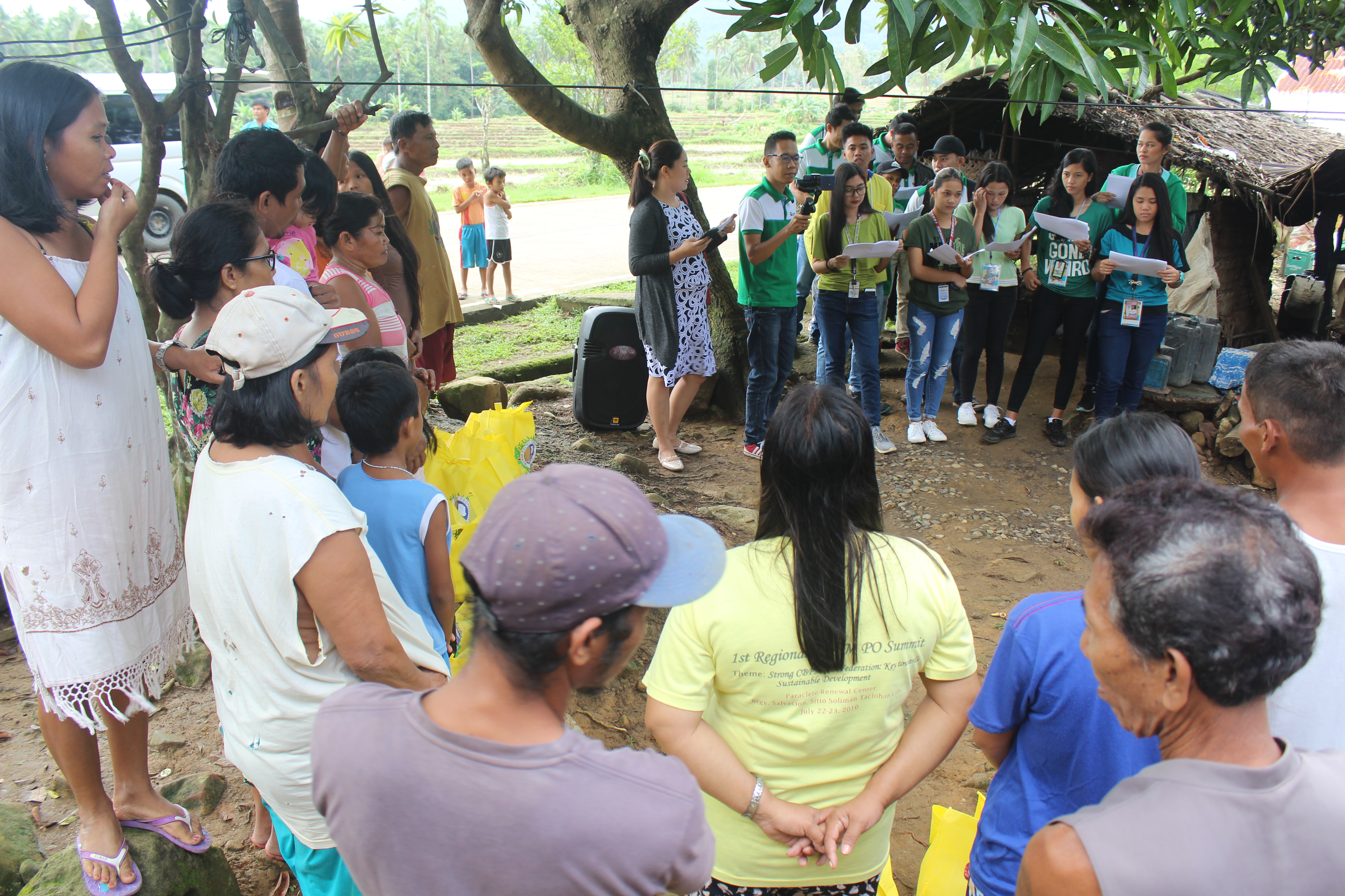 You are currently viewing BILECO conducts annual handog pamasko in Caibiran