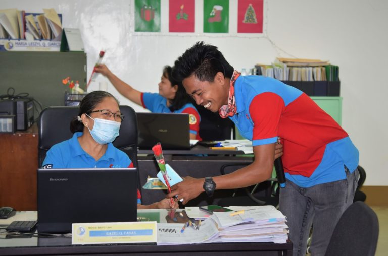 Read more about the article Female coop employees serenaded at post Valentine program